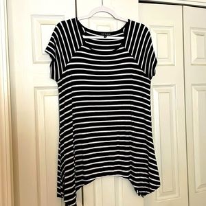 Cable and Gauge Women’s L Top, great for going out, or casual professional look.